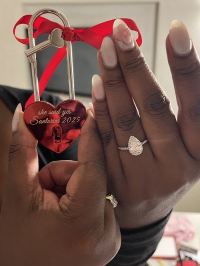 Watch C h e l l e 🍓🤍's leaked NSFW photo on TwXstars