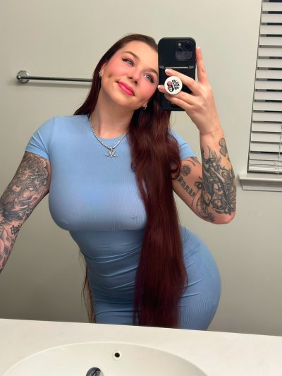 Watch BadassMommy's leaked NSFW photo on TwXstars