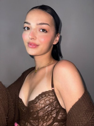 Watch Winnie Lovebelle 🦋's leaked NSFW photo on TwXstars