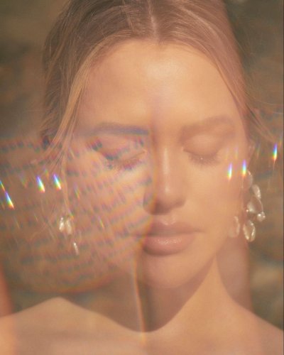 Watch Mia Malkova's leaked NSFW photo on TwXstars