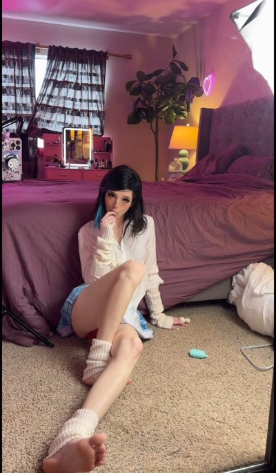 Watch Puppy Girl's leaked NSFW photo on TwXstars