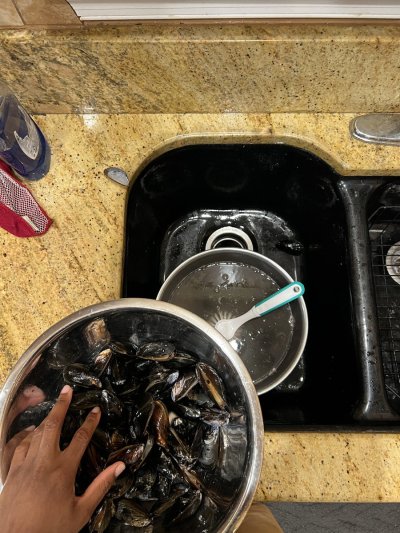 Watch Tarek Ali Ellis's leaked NSFW photo on TwXstars