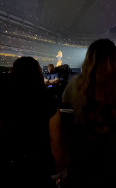 Watch emily 🩷🧡🩵💜's leaked NSFW photo on TwXstars