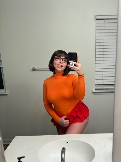 Watch BadassMommy's leaked NSFW photo on TwXstars