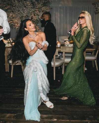 Watch Kim Kardashian's leaked NSFW photo on TwXstars