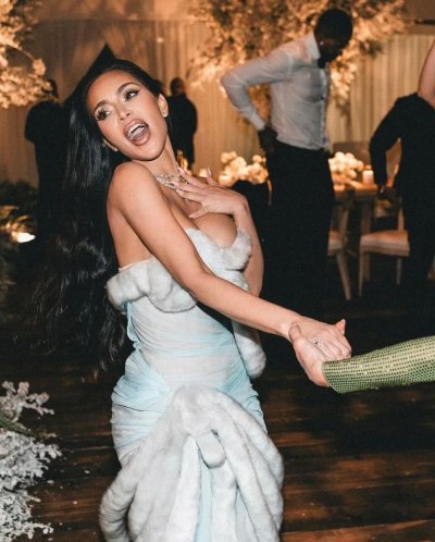 Watch Kim Kardashian's leaked NSFW photo on TwXstars