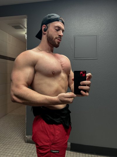 Watch ColtFitness's leaked NSFW photo on TwXstars