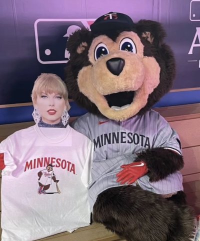 Watch emily 🩷🧡🩵💜's leaked NSFW photo on TwXstars