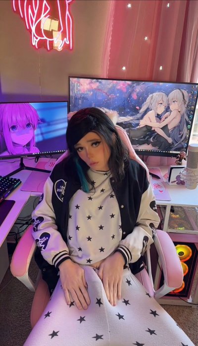 Watch Puppy Girl's leaked NSFW photo on TwXstars