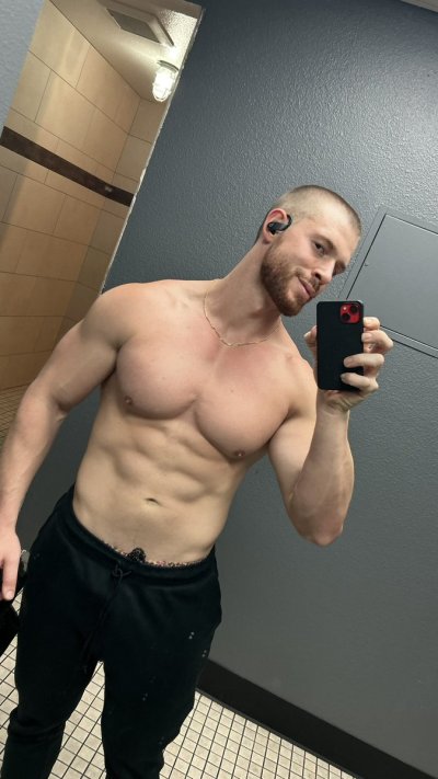 Watch ColtFitness's leaked NSFW photo on TwXstars