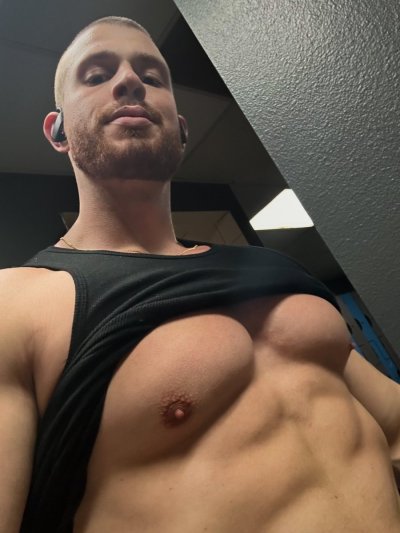 Watch ColtFitness's leaked NSFW photo on TwXstars