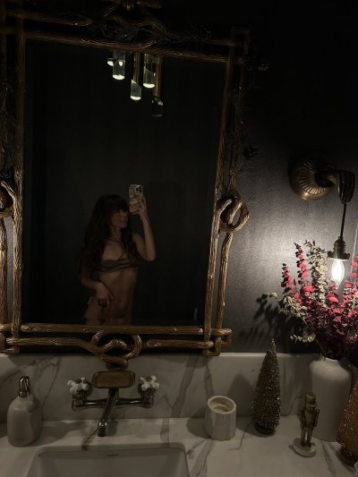 Watch Riley Reid's leaked NSFW photo on TwXstars