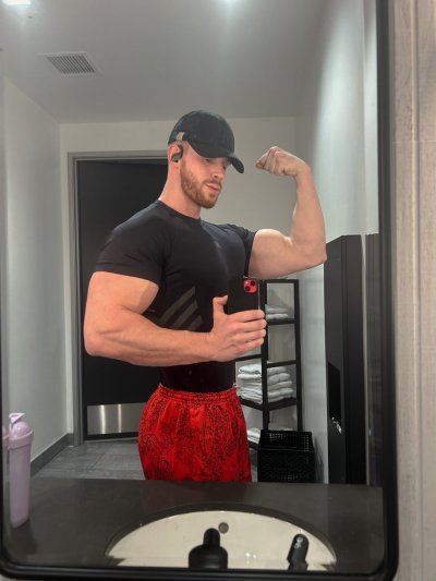 Watch ColtFitness's leaked NSFW photo on TwXstars