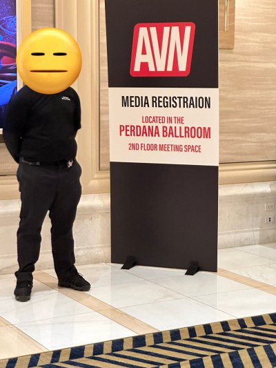 Watch Jeff's leaked NSFW photo on TwXstars