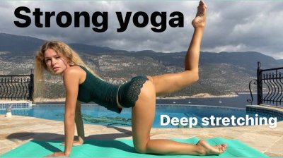 Watch Oksi Roxi's leaked NSFW photo on TwXstars