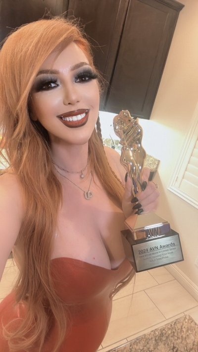 Watch Lauren Phillips ™'s leaked NSFW photo on TwXstars