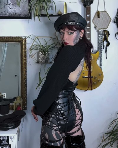 Watch Xio Xander's leaked NSFW photo on TwXstars