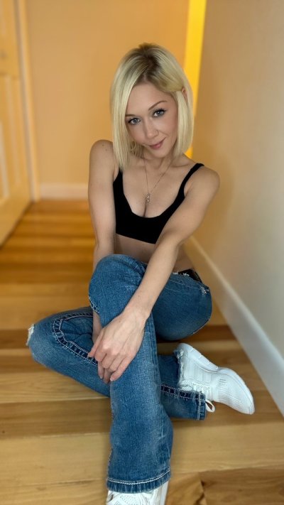 Watch OmgJessica's leaked NSFW photo on TwXstars