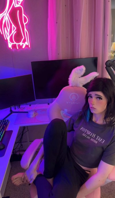 Watch Puppy Girl's leaked NSFW photo on TwXstars