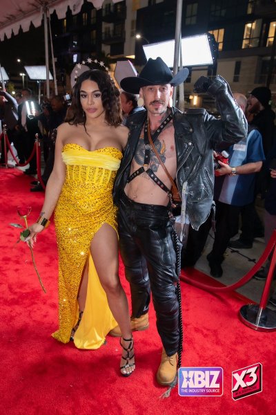 Watch Eva Maxim's leaked NSFW photo on TwXstars