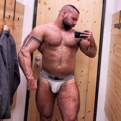 Watch Nik's leaked NSFW photo on TwXstars