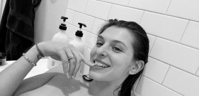 Watch Leah Gotti's leaked NSFW photo on TwXstars