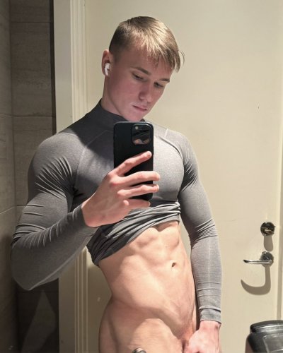 Watch BastianGate's leaked NSFW photo on TwXstars