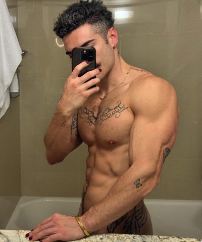 Watch Iggle Pringle's leaked NSFW photo on TwXstars