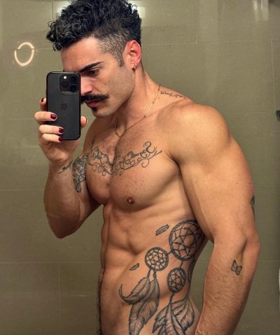 Watch Iggle Pringle's leaked NSFW photo on TwXstars