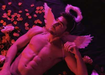 Watch Charlie Matthews's leaked NSFW photo on TwXstars