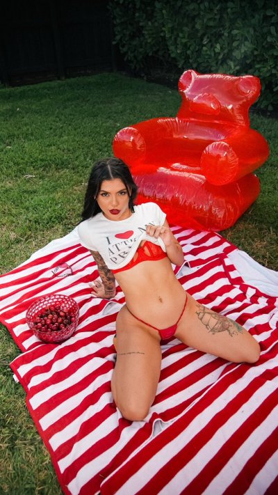 Watch Gina_valentinaxxx's leaked NSFW photo on TwXstars