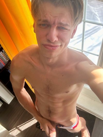 Watch Leo Louis's leaked NSFW photo on TwXstars