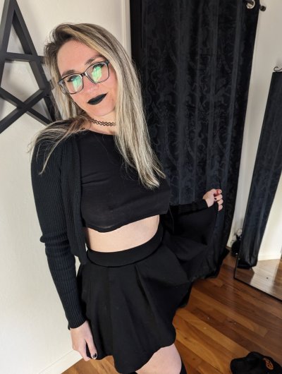 Watch ShyGothExhib's leaked NSFW photo on TwXstars