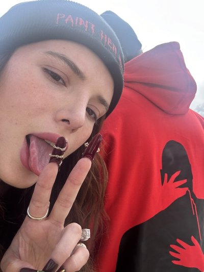 Watch BITCHIMBELLATHORNE's leaked NSFW photo on TwXstars