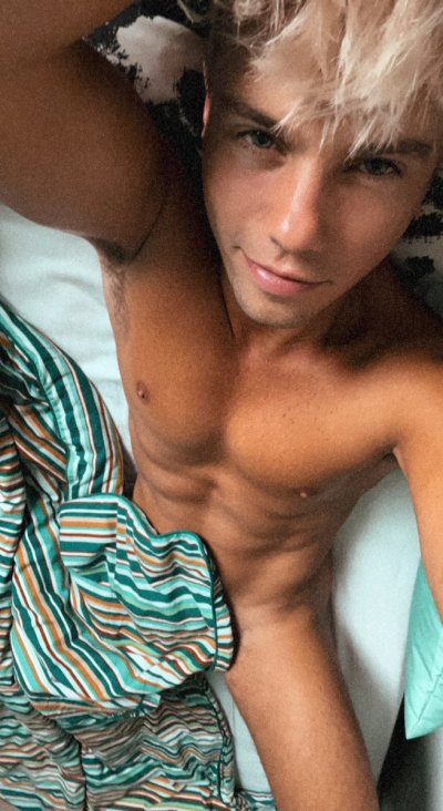Watch Adam (-50% ONLYFANS)'s leaked NSFW photo on TwXstars