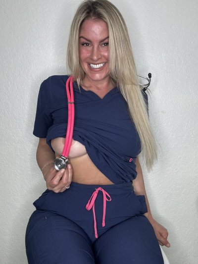 Watch NurseGwennie1977's leaked NSFW photo on TwXstars