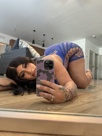 Watch Julerri Amor🍒's leaked NSFW photo on TwXstars