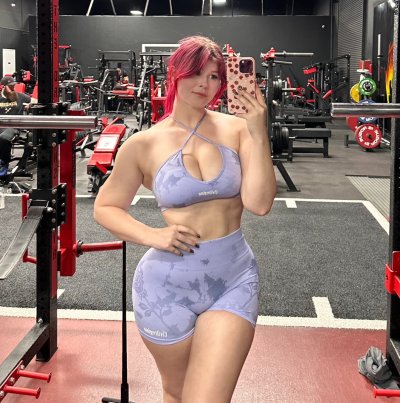 Watch Jenn's leaked NSFW photo on TwXstars