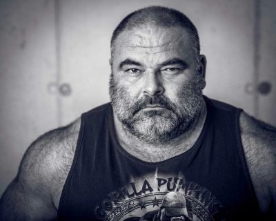 Watch StrongestMusclebears's leaked NSFW photo on TwXstars