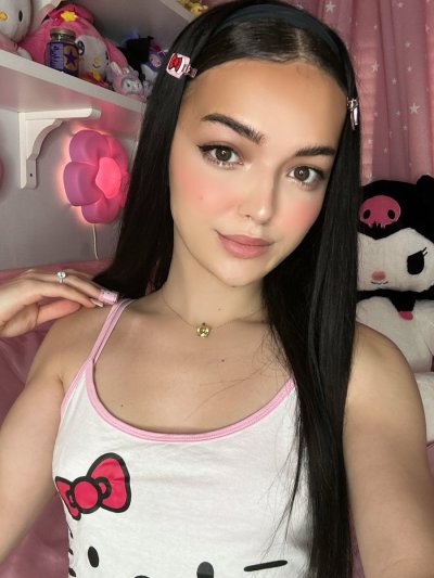 Watch Winnie Lovebelle 🦋's leaked NSFW photo on TwXstars