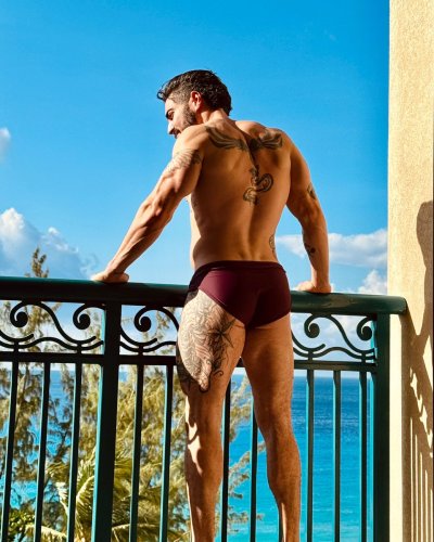 Watch Iggle Pringle's leaked NSFW photo on TwXstars