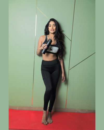 Watch Poonam Pandey's leaked NSFW photo on TwXstars