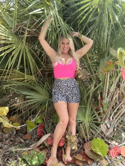 Watch NurseGwennie1977's leaked NSFW photo on TwXstars