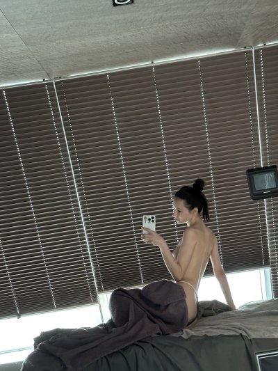 Watch Leona Mia's leaked NSFW photo on TwXstars