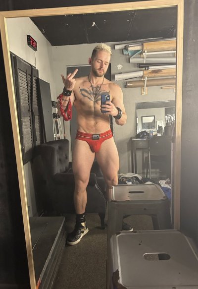 Watch Deco's leaked NSFW photo on TwXstars