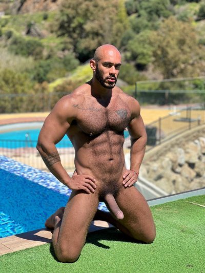 Watch 🐻Louis Ricaute🐻's leaked NSFW photo on TwXstars