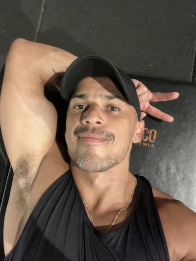 Watch Johnny Louis's leaked NSFW photo on TwXstars