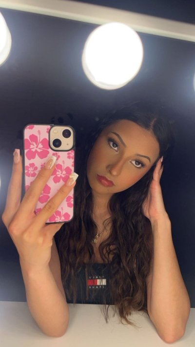 Watch Scarlette's leaked NSFW photo on TwXstars