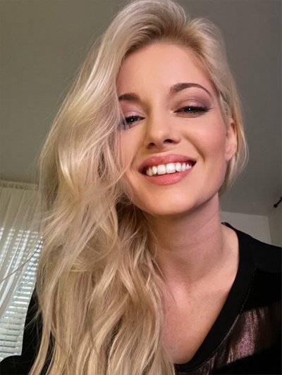 Watch Charlotte Stokely 🐝's leaked NSFW photo on TwXstars