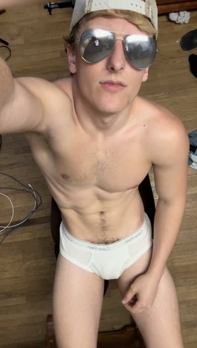 Watch Loganwallcb (18+)'s leaked NSFW photo on TwXstars